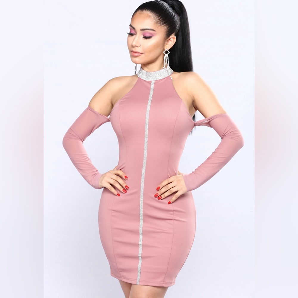 🤍 NEW Beautiful rhinestone fashion nova dress
